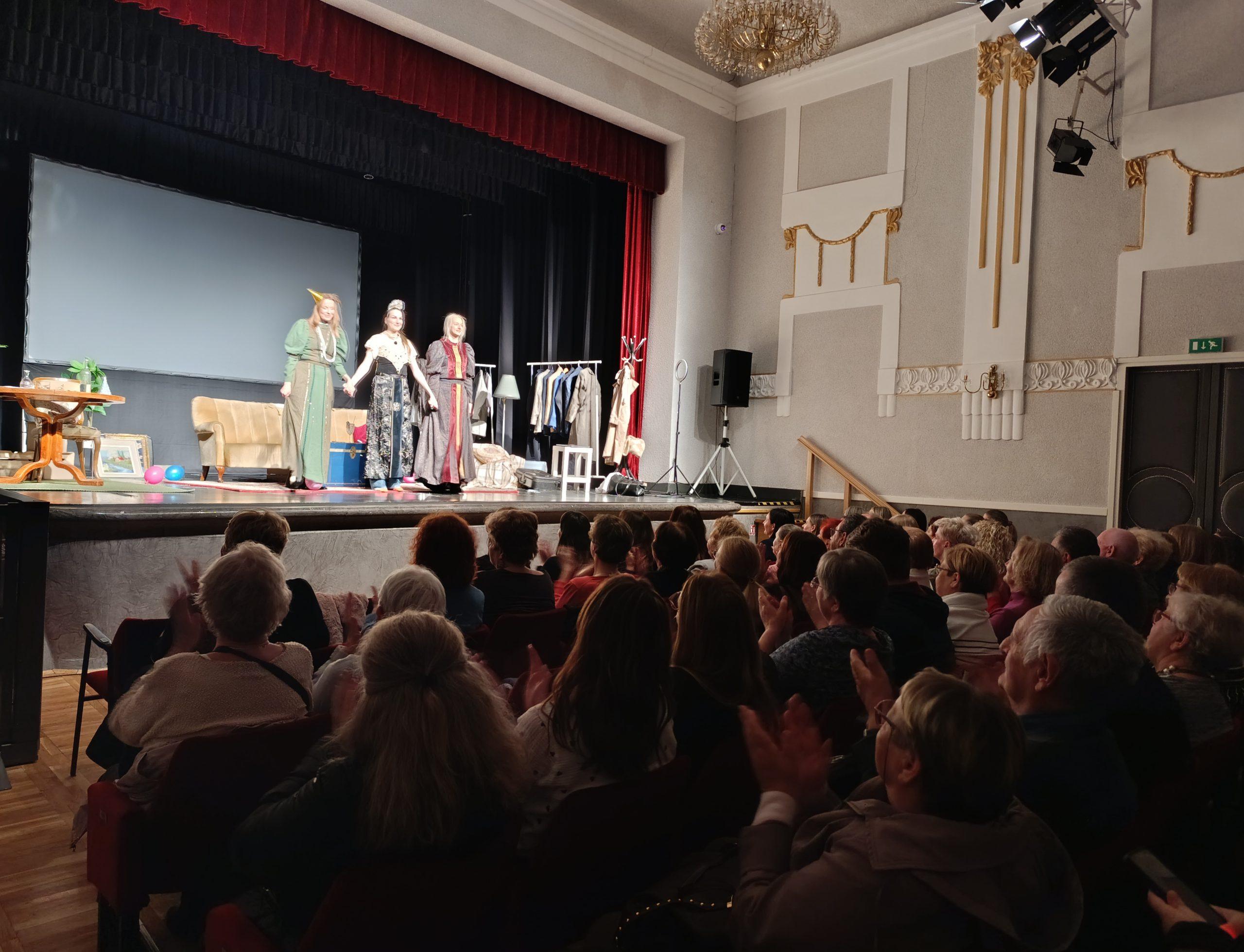 Članovi Udruge posjetili kazalište