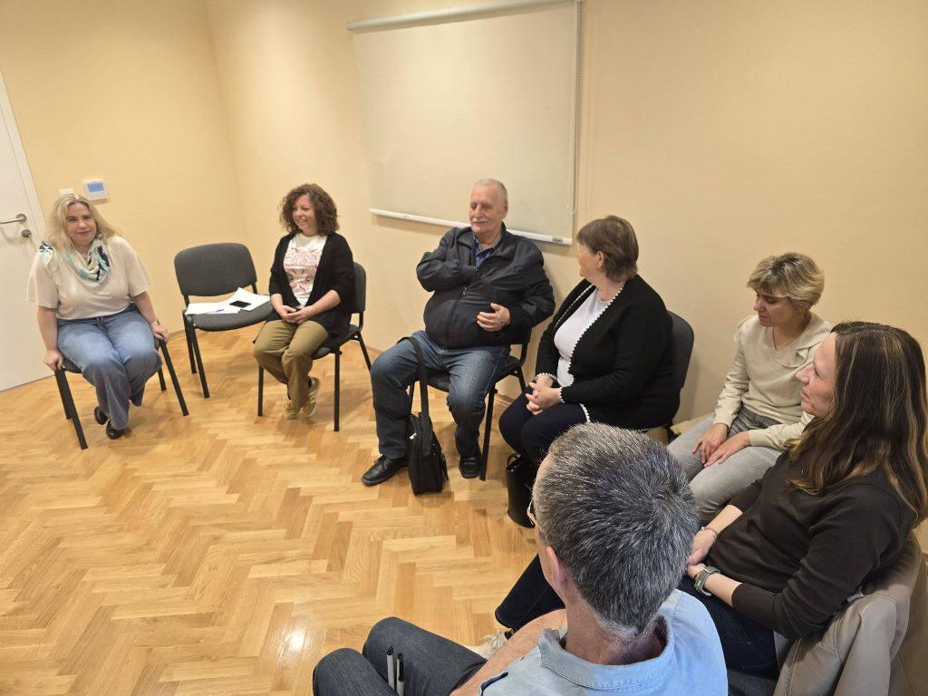 ČlanoviUdruge slijepih KKŽ u Obiteljskom centru s Jelenom Jug i Silvijom Čavić