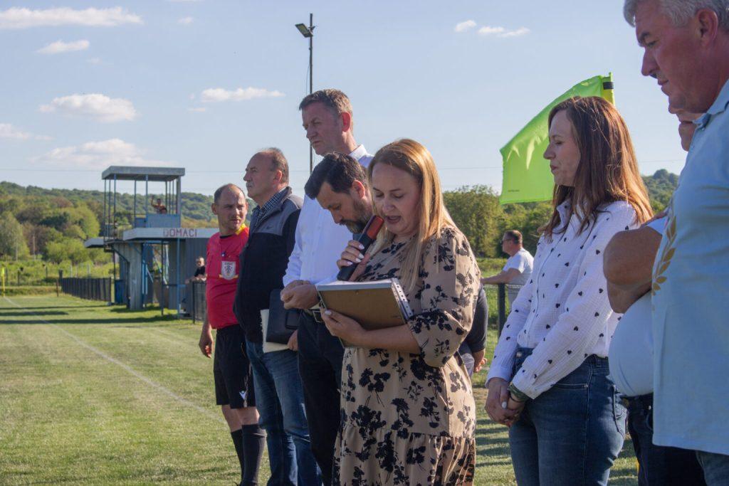 fotografija prikazuje govornike na otvorenju NK Sabarija u Subotici Podravskoj